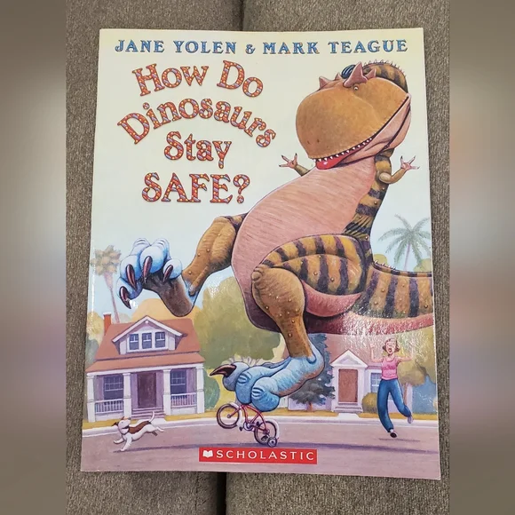 Dinosaur Kids' Book lot - Picture 3 of 10